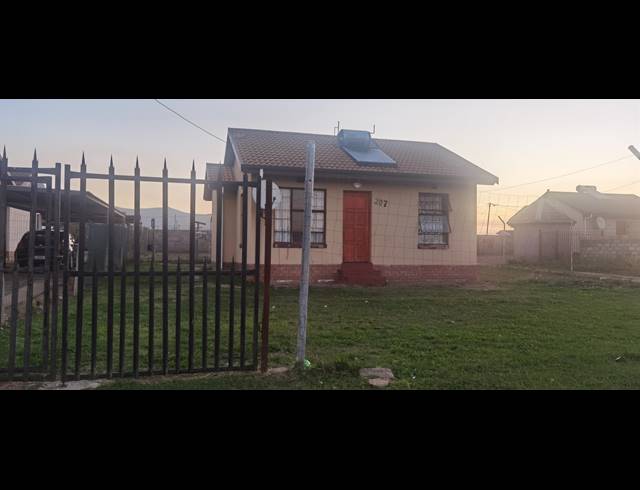 2 BEDROOM FREEHOLD FOR SALE IN MPOPHOMENI